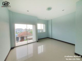 For sale 3 bed townhouse in Krathum Baen, Samut Sakhon