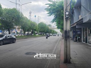 For sale 3 bedrooms retail Space in Bang Sue, Bangkok