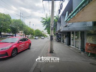 For sale 3 bedrooms retail Space in Bang Sue, Bangkok