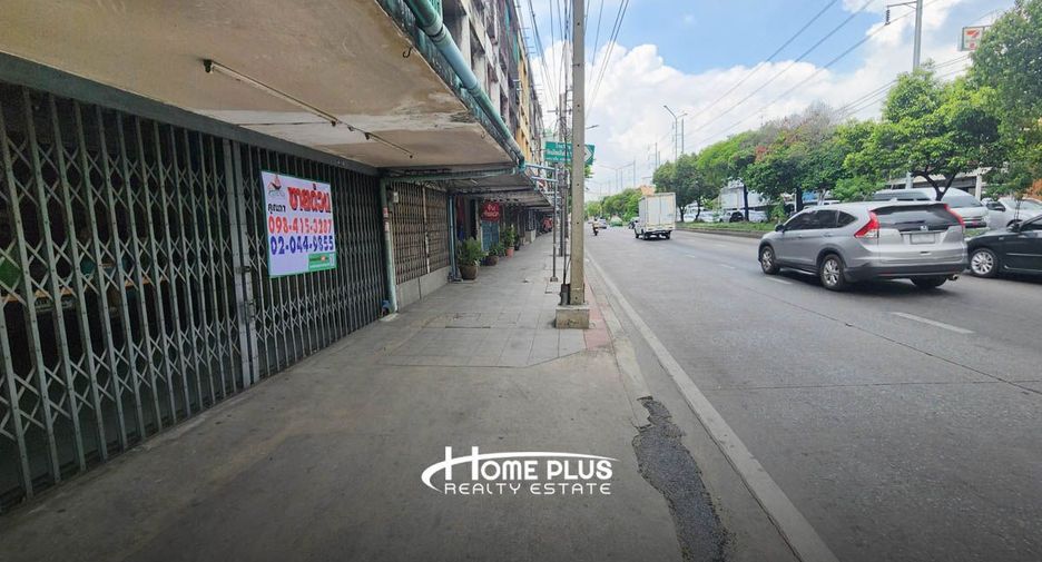 For sale 3 bedrooms retail Space in Bang Sue, Bangkok