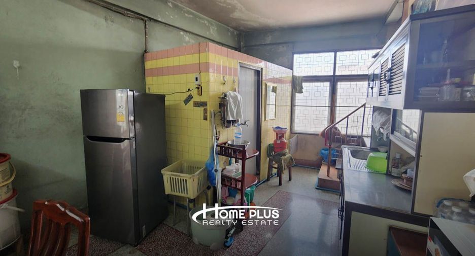 For sale 3 bedrooms retail Space in Bang Sue, Bangkok