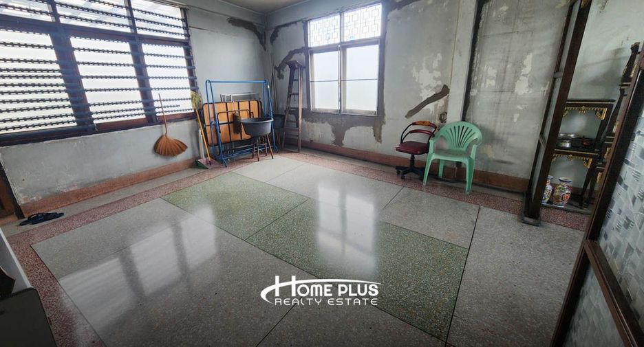 For sale 3 bedrooms retail Space in Bang Sue, Bangkok