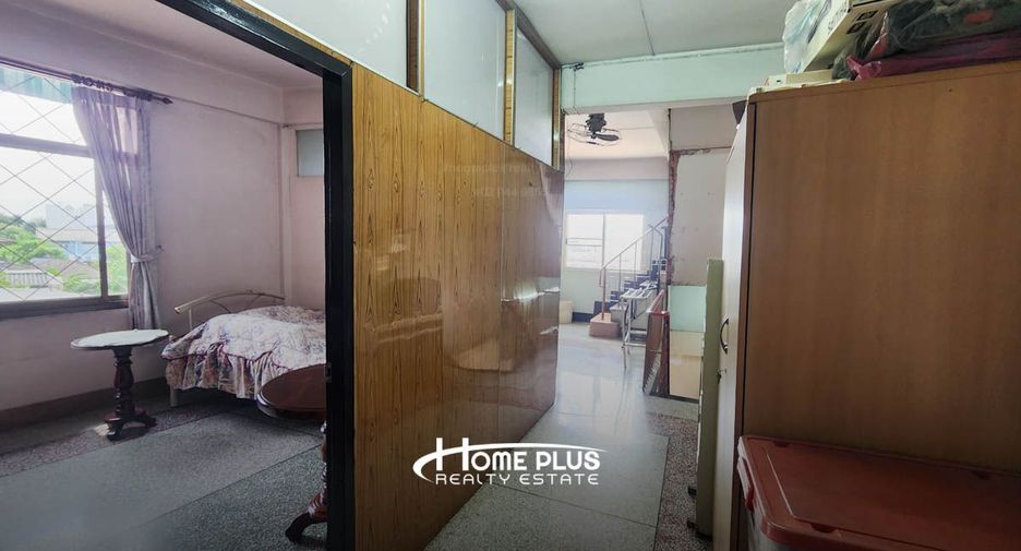 For sale 3 bedrooms retail Space in Bang Sue, Bangkok