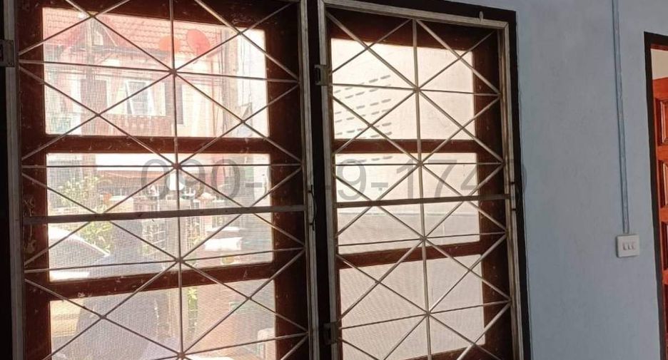 For rent 2 bedrooms townhouse in Lam Luk Ka, Pathum Thani