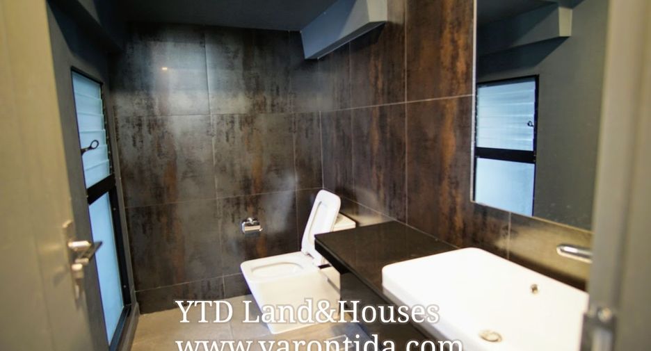 For rent 3 bedrooms townhouse in Bang Phli, Samut Prakan