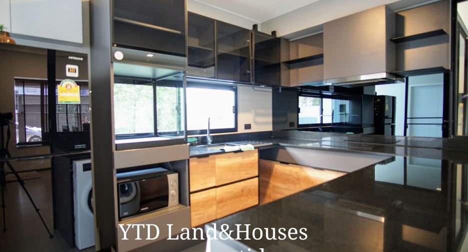 For rent 3 bedrooms townhouse in Bang Phli, Samut Prakan