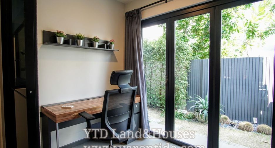 For rent 3 bedrooms townhouse in Bang Phli, Samut Prakan