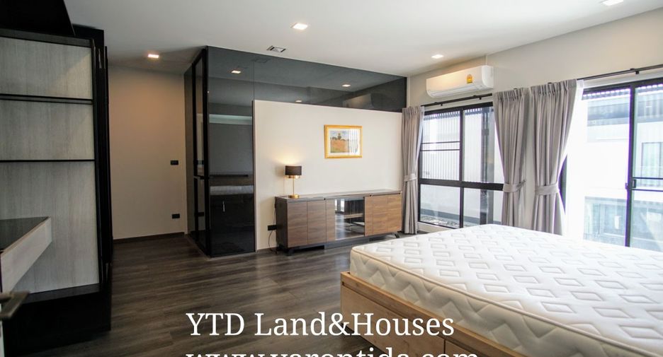 For rent 3 bedrooms townhouse in Bang Phli, Samut Prakan