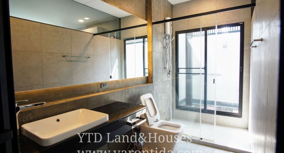 For rent 3 bedrooms townhouse in Bang Phli, Samut Prakan
