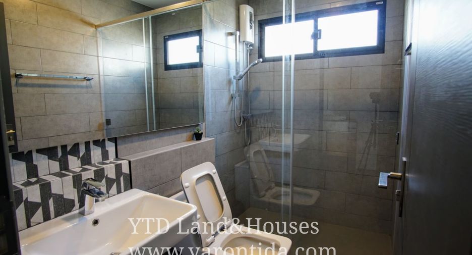 For rent 3 bedrooms townhouse in Bang Phli, Samut Prakan