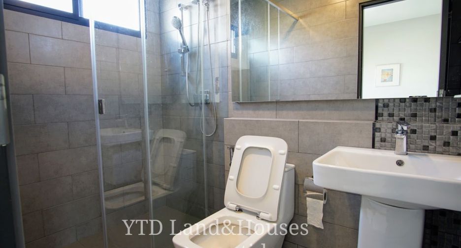 For rent 3 bedrooms townhouse in Bang Phli, Samut Prakan