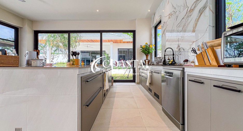 For sale 5 bedrooms house in East Pattaya, Pattaya