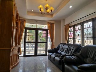 Haus zum Kauf mit 5 Zimmer in Lat Krabang, Bangkok