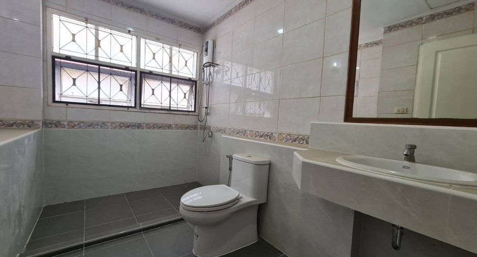 À vendre 5 chambres maison à Lat Krabang, Bangkok