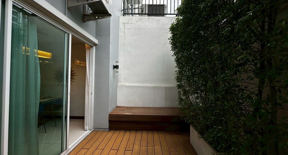 For sale 3 bedrooms townhouse in Yan Nawa, Bangkok