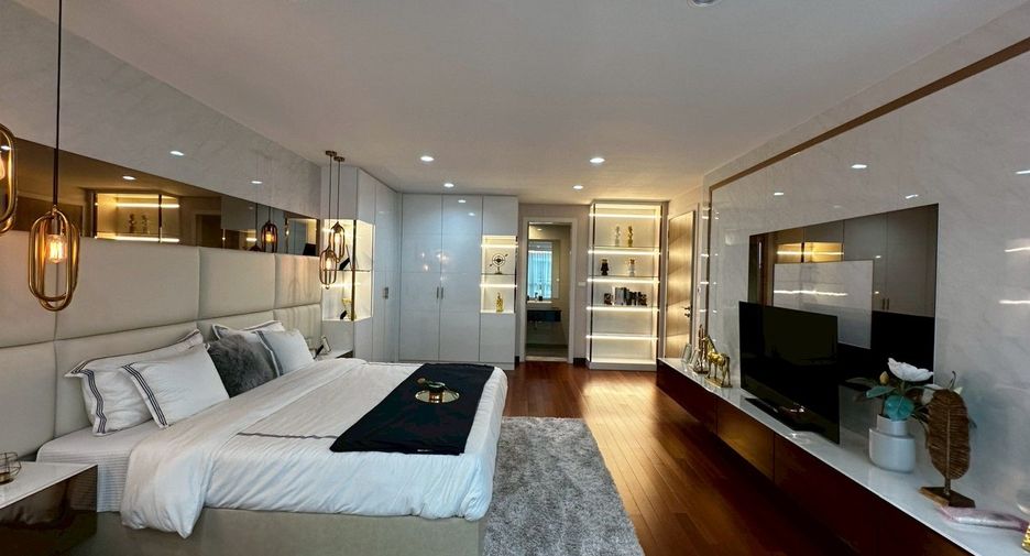 For sale 3 bedrooms townhouse in Yan Nawa, Bangkok