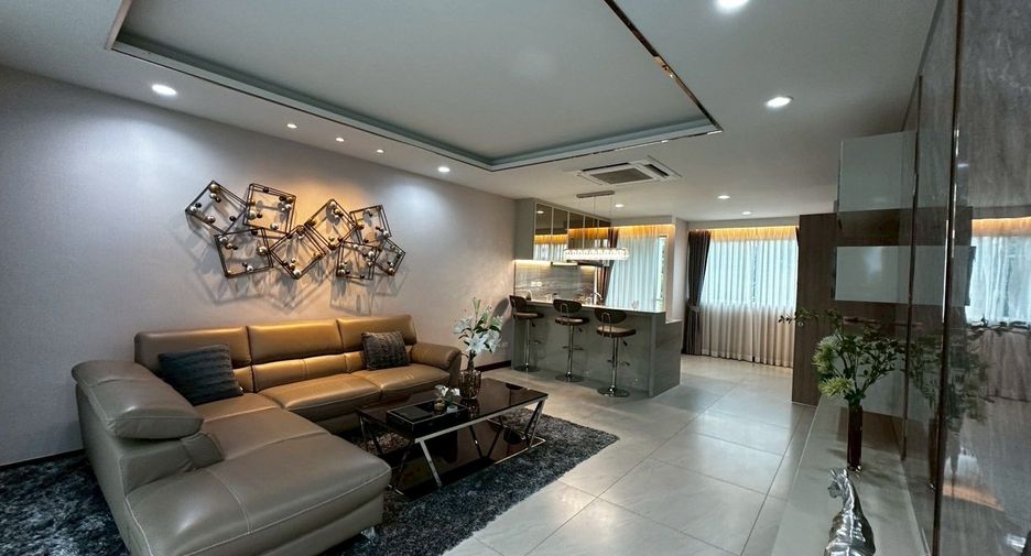 For sale 3 bedrooms townhouse in Yan Nawa, Bangkok