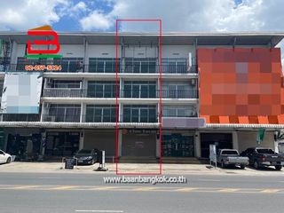 Local comercial en venta de 2 habitaciones en Lam Luk Ka, Pathum Thani