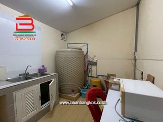Local comercial en venta de 2 habitaciones en Lam Luk Ka, Pathum Thani