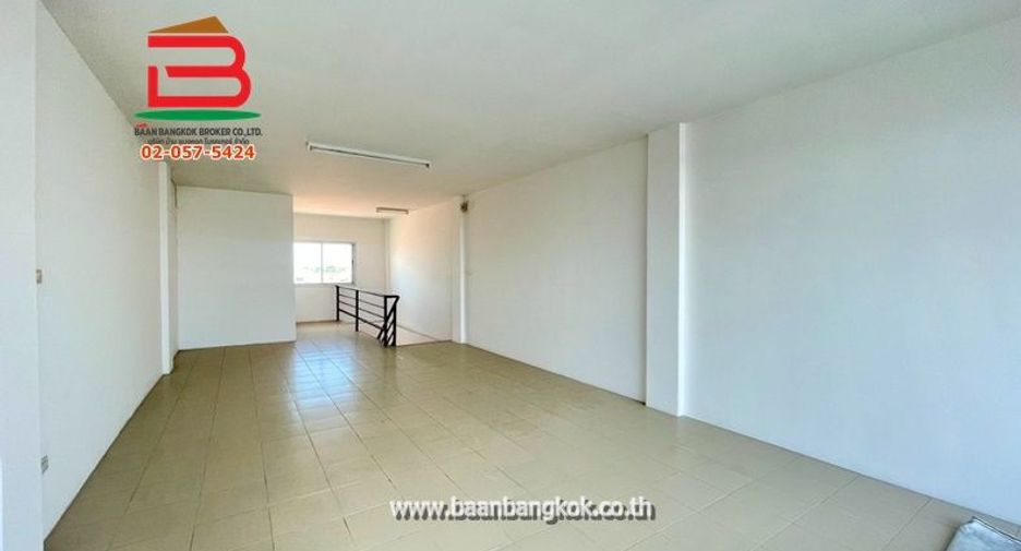 出售 2 卧室 商业空间 在 Lam Luk Ka, Pathum Thani
