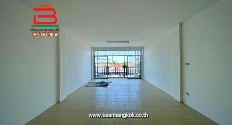出售 2 卧室 商业空间 在 Lam Luk Ka, Pathum Thani