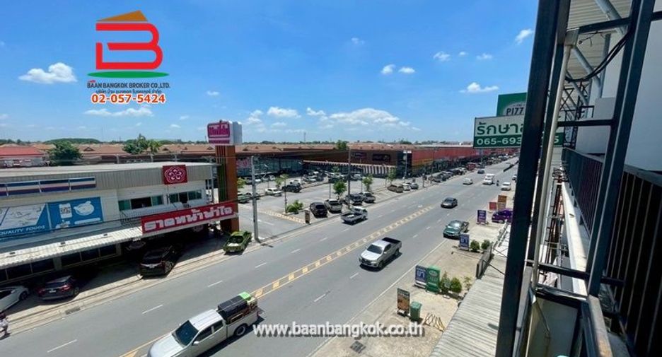 出售 2 卧室 商业空间 在 Lam Luk Ka, Pathum Thani