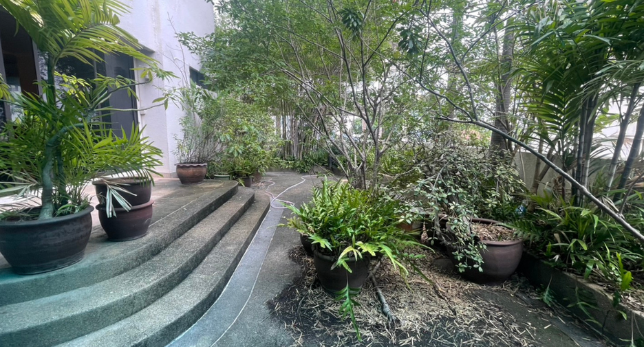 For sale 3 ベッドルーム condo in Watthana, Bangkok