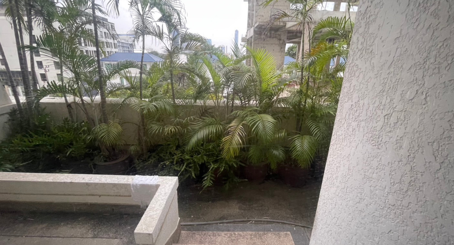 For sale 3 ベッドルーム condo in Watthana, Bangkok