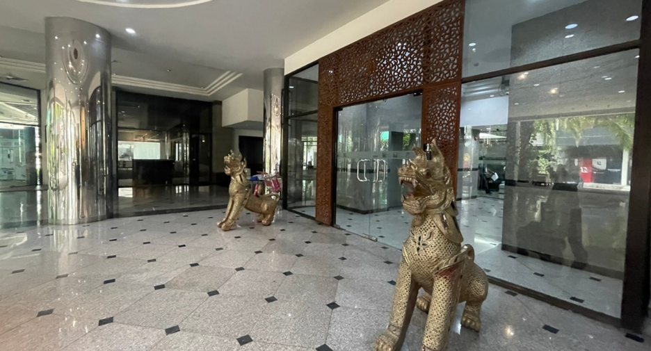 For sale 3 ベッドルーム condo in Watthana, Bangkok