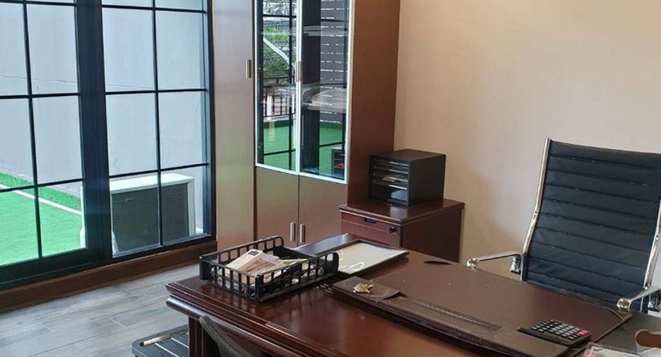 出售 9 卧室 商业空间 在 Khlong Toei, 曼谷