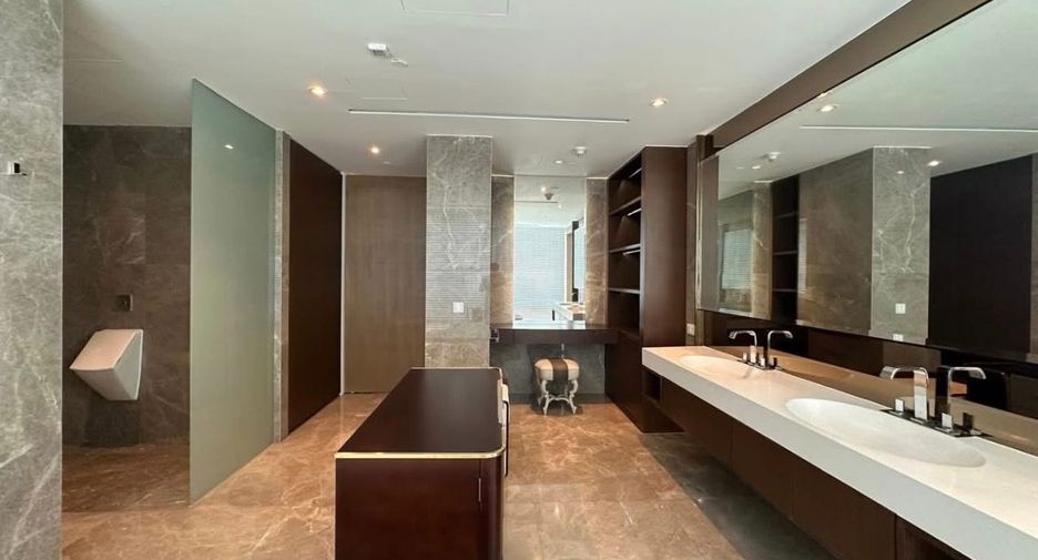 For sale 3 bedrooms condo in Pathum Wan, Bangkok