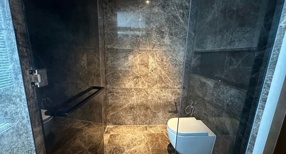 For sale 3 bedrooms condo in Pathum Wan, Bangkok