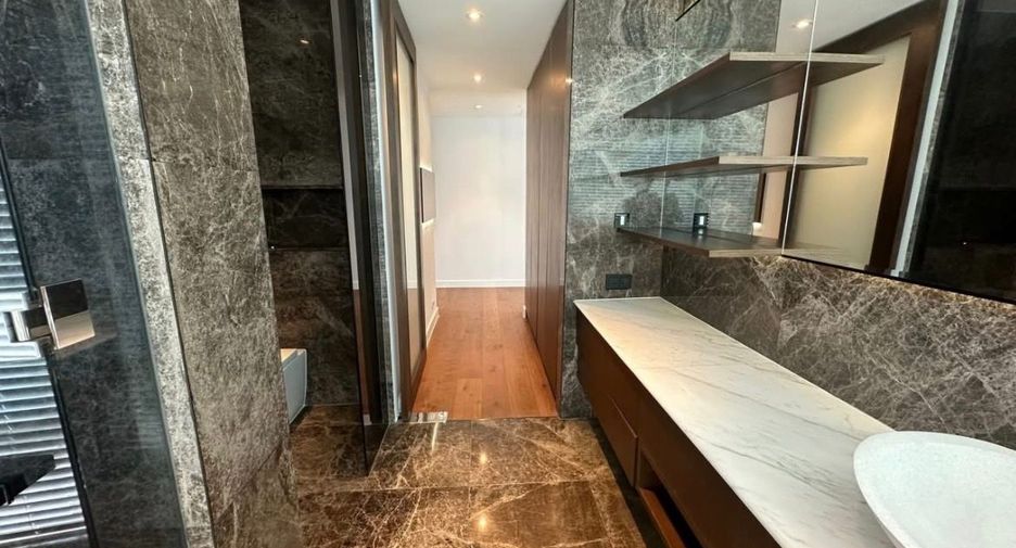 For sale 3 bedrooms condo in Pathum Wan, Bangkok