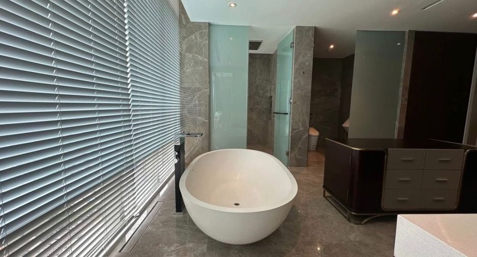 For sale 3 bedrooms condo in Pathum Wan, Bangkok