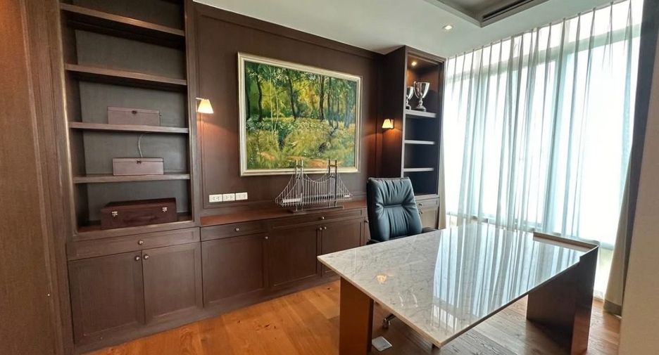 For sale 3 bedrooms condo in Pathum Wan, Bangkok