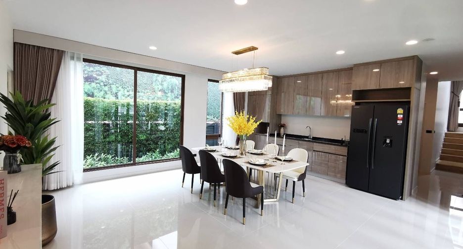 Casa en alquiler y en venta de 4 habitaciones en Bang Kapi, Bangkok