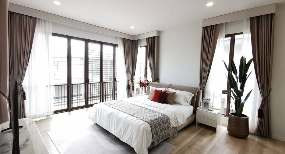 Casa en alquiler y en venta de 4 habitaciones en Bang Kapi, Bangkok