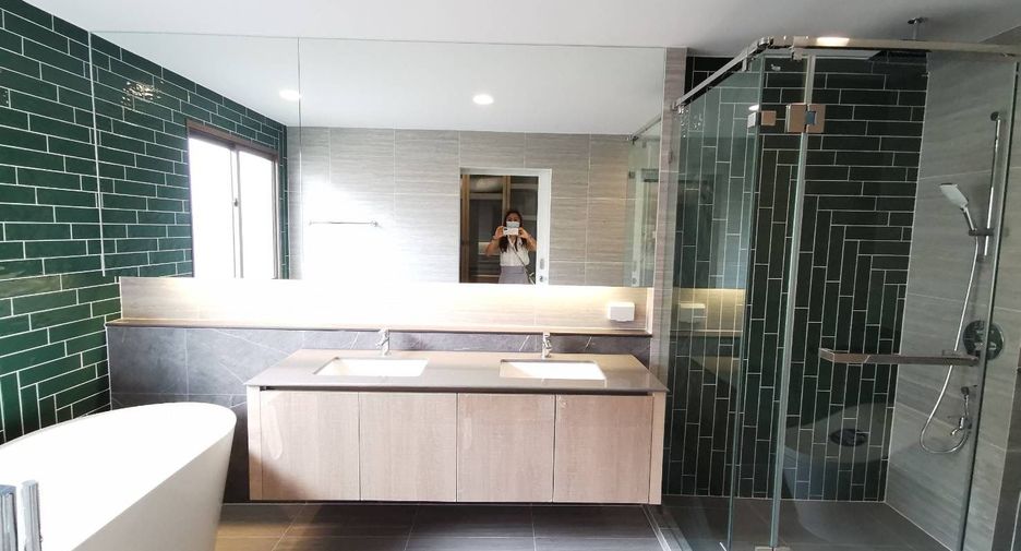 Casa en alquiler y en venta de 4 habitaciones en Bang Kapi, Bangkok