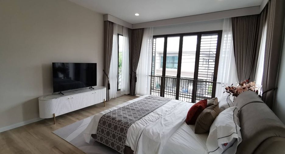 Casa en alquiler y en venta de 4 habitaciones en Bang Kapi, Bangkok