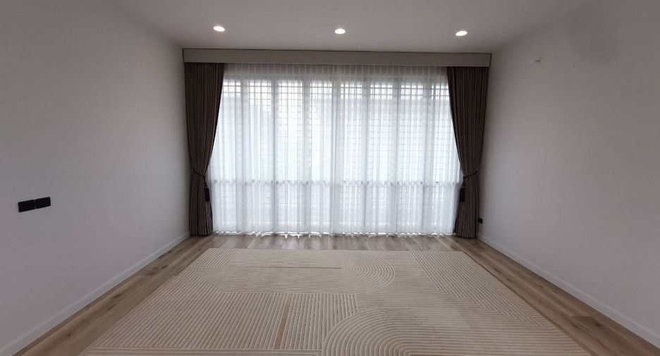 Casa en alquiler y en venta de 4 habitaciones en Bang Kapi, Bangkok