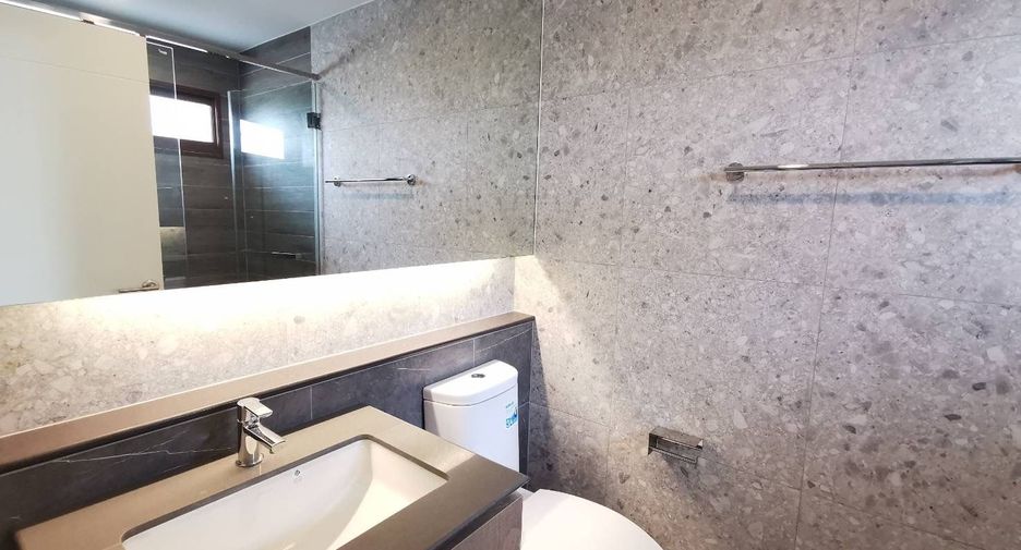 Casa en alquiler y en venta de 4 habitaciones en Bang Kapi, Bangkok