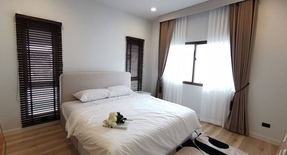 Casa en alquiler y en venta de 4 habitaciones en Bang Kapi, Bangkok