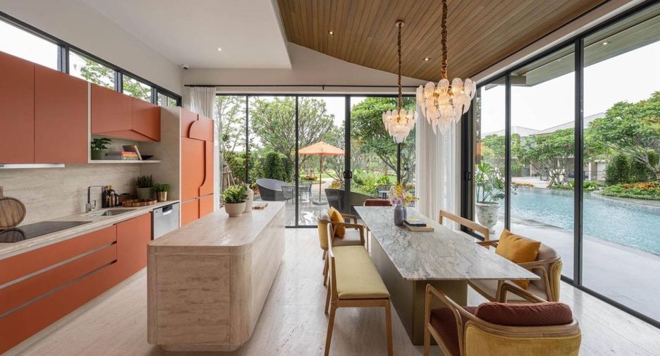Casa en alquiler y en venta de 4 habitaciones en Bang Kapi, Bangkok