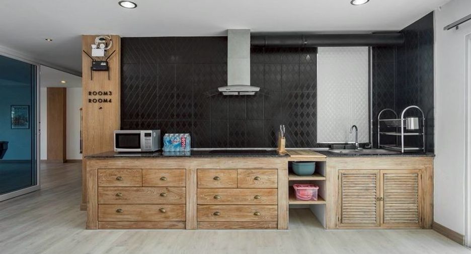 For rent 4 bedrooms townhouse in Mueang Chiang Mai, Chiang Mai