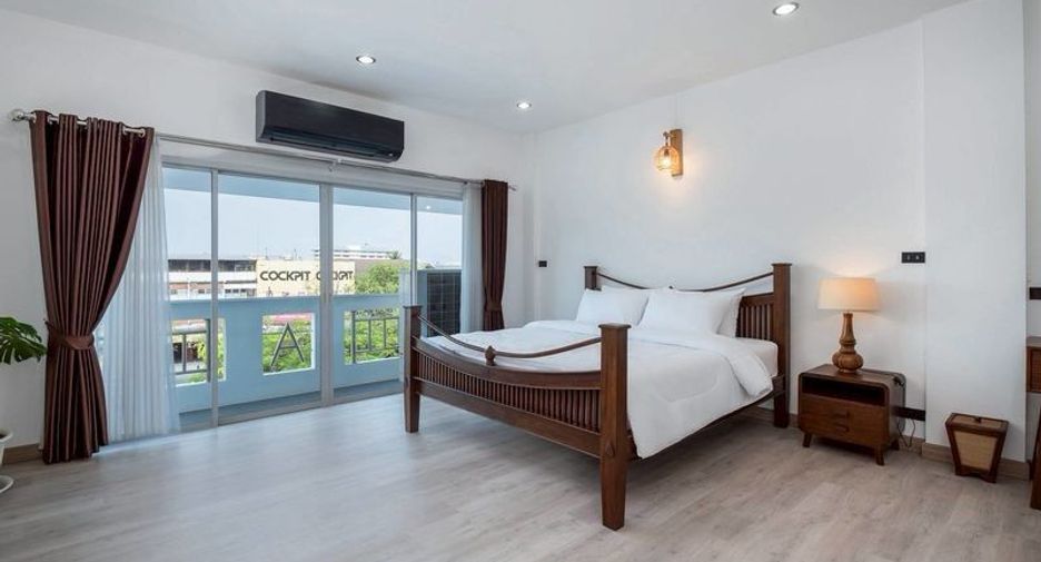 For rent 4 bedrooms townhouse in Mueang Chiang Mai, Chiang Mai