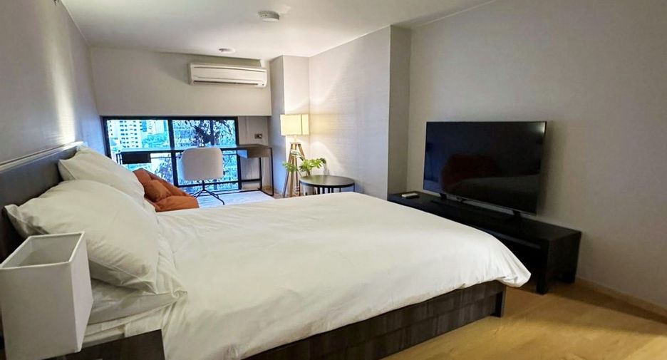 For rent 3 bedrooms condo in Watthana, Bangkok