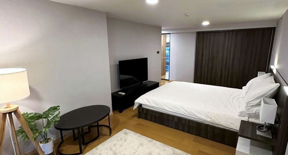 For rent 3 bedrooms condo in Watthana, Bangkok