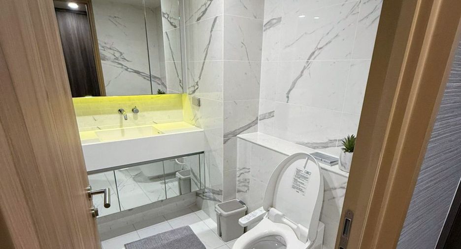 For rent 3 bedrooms condo in Watthana, Bangkok