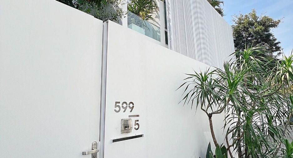 À louer 4 chambres maison à Bueng Kum, Bangkok