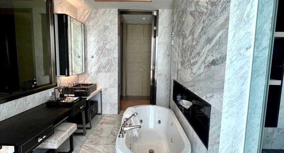 For rent and for sale 3 bedrooms condo in Khlong San, Bangkok